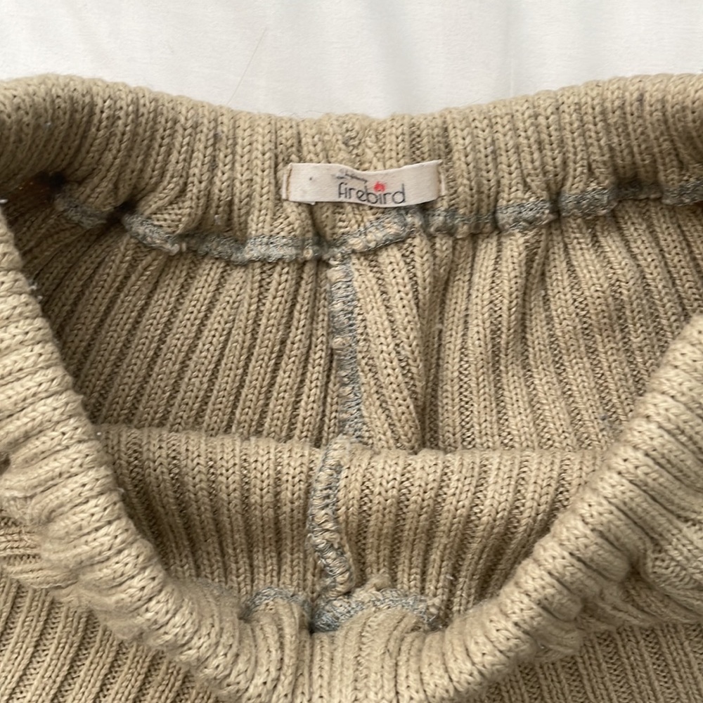 TRADED Firebird Reconstructed Cropped Wool Knit Turtleneck/ Shorts set - Picture 5 of 11